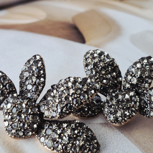 Sparkling Floral Earrings - Picture 3 of 12